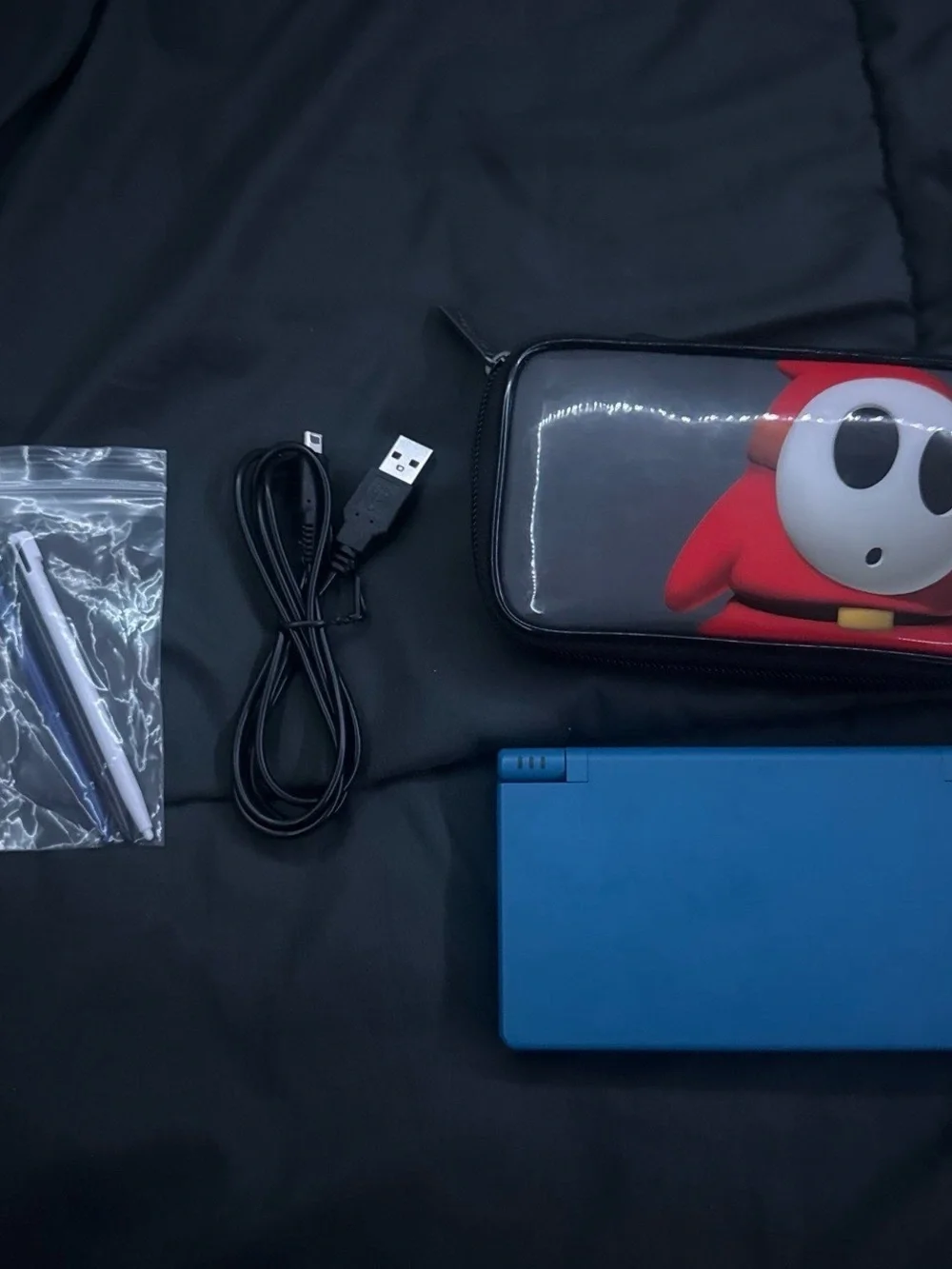 Nintendo DSi - good as new everything included - case, charger, stylus